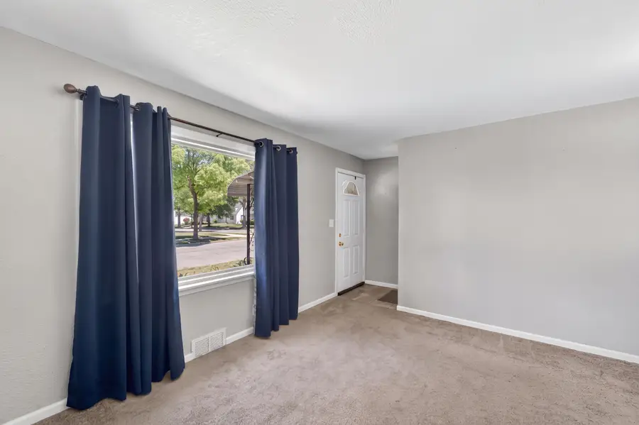 8601 W Melvina St, Milwaukee, WI 53222 - #2