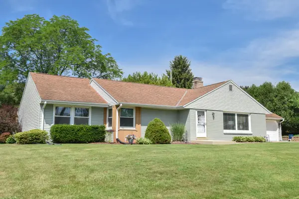 211 E Alta Loma Cir, Thiensville, WI 53092