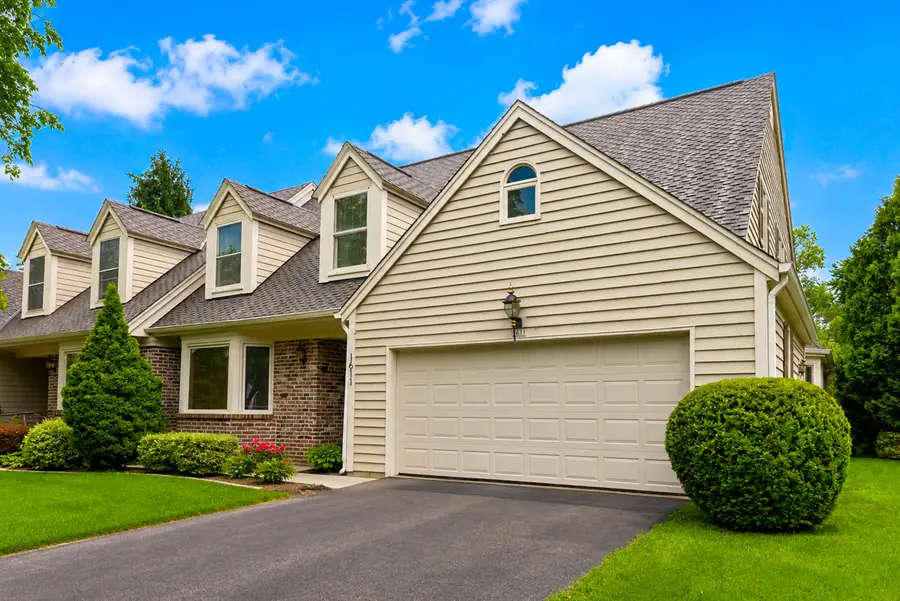 1611 W Eastbrook Ct, Mequon, WI 53092 - #2