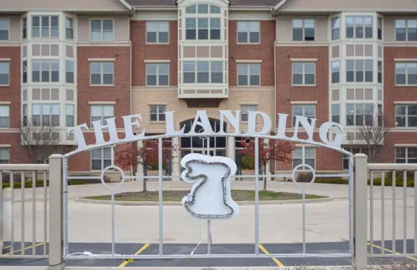 4130 S Lake Dr, Saint Francis, WI 53235