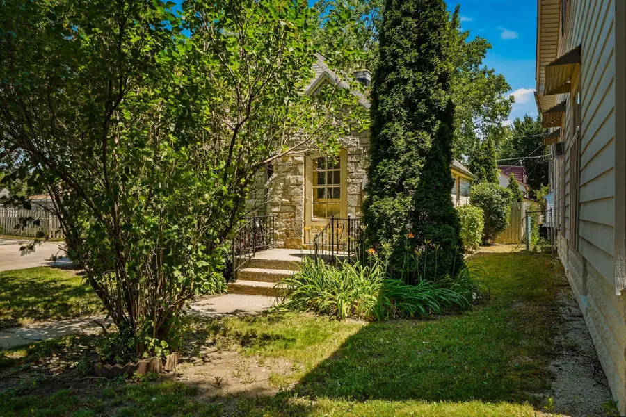 2202 S 70th St, West Allis, WI 53219 - #3