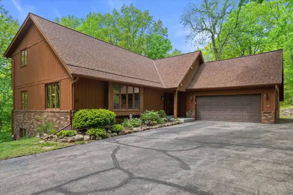 S87W28270 Lookout Ln, Mukwonago, WI 53149