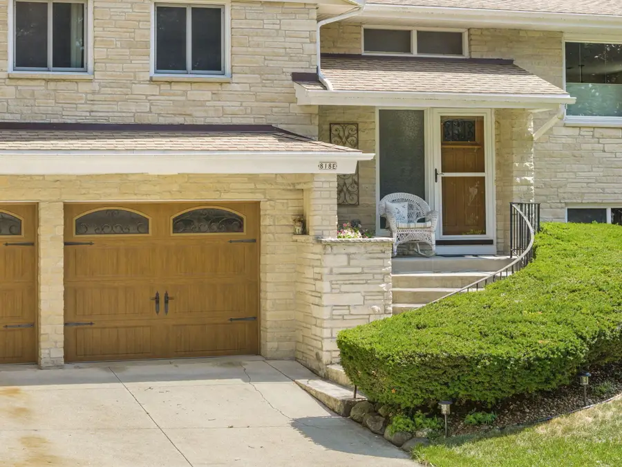 818 Badger Ln E, West Bend, WI 53095 - #3