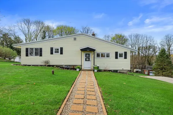 14225 Forest View Ln, Brookfield, WI 53005