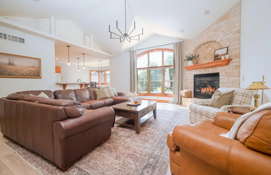 363 Sunshine Dr, Hartland, WI 53029 - #2