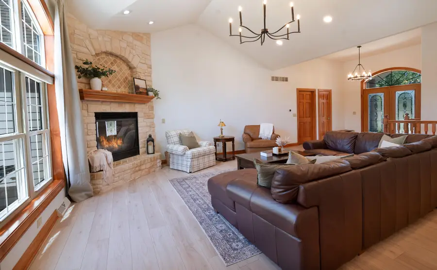 363 Sunshine Dr, Hartland, WI 53029 - #3