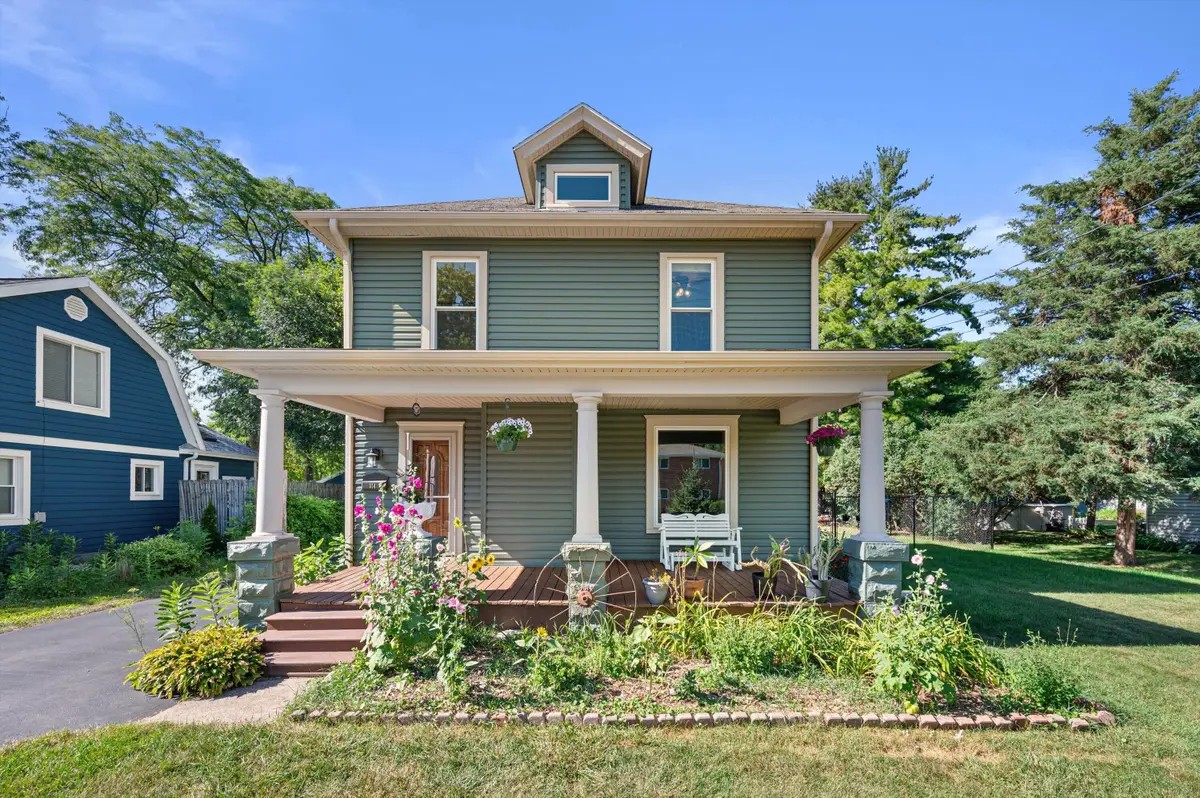 314 Lawn St, Hartland, WI 53029 - #1