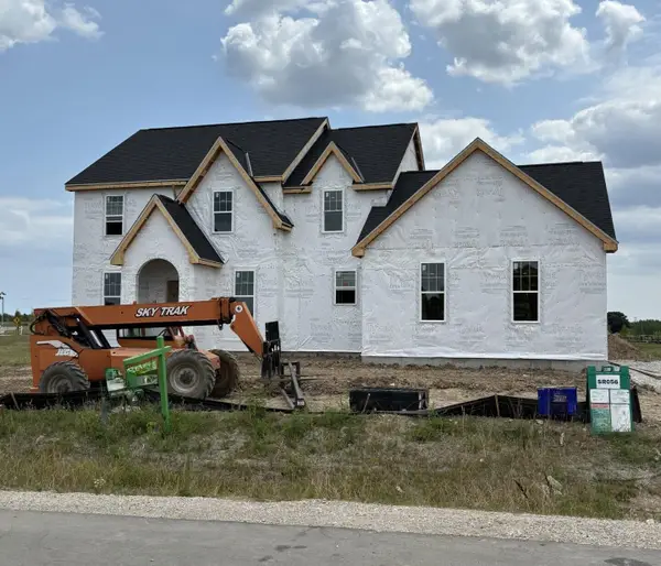 9333 W Cob Dr, Mequon, WI 53097