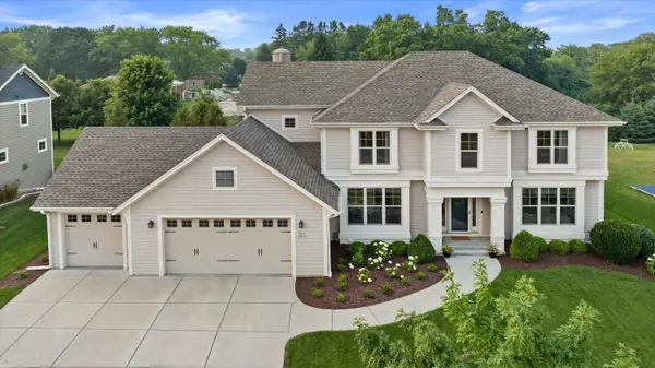 N47W7810 Parkland Rd, Cedarburg, WI 53012