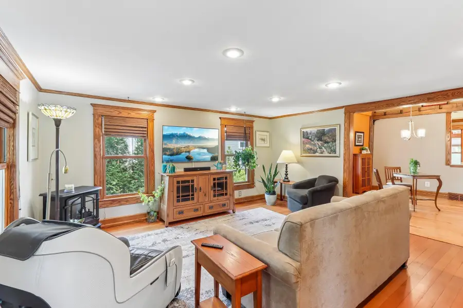518 E Capitol Dr, Hartland, WI 53029 - #3