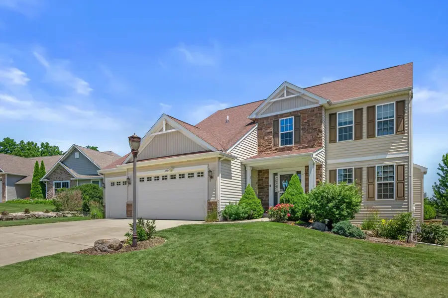 2305 Rustic Woods Ct, Waukesha, WI 53188 - #2