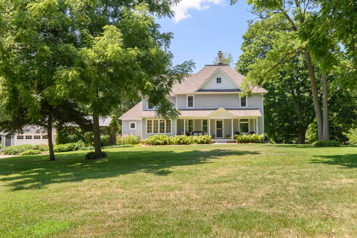 W247S8375 Stonehill Dr, Vernon, WI 53149 - #1