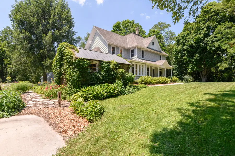 W247S8375 Stonehill Dr, Vernon, WI 53149 - #2