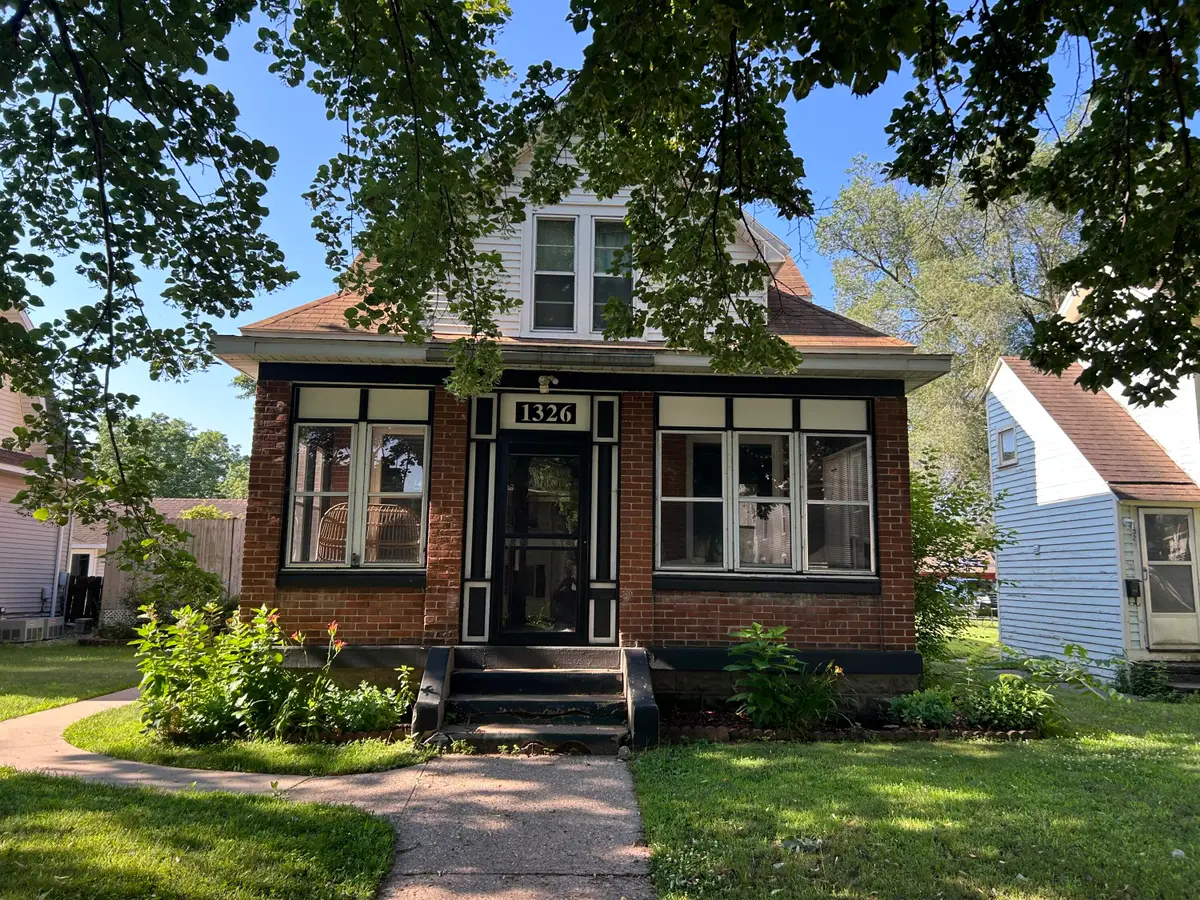 1326 Adams St, La Crosse, WI 54601 - #1