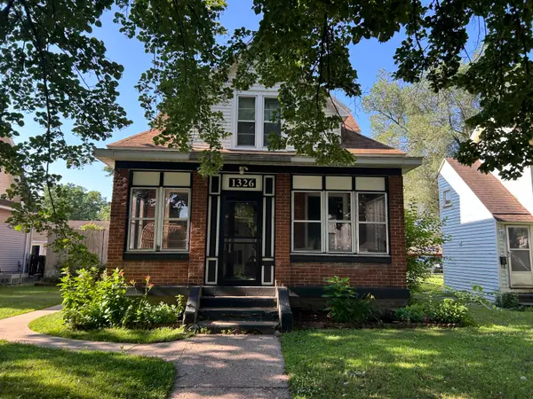 1326 Adams St, La Crosse, WI 54601