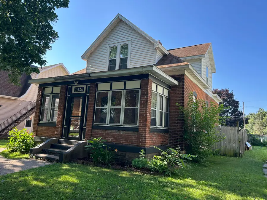 1326 Adams St, La Crosse, WI 54601 - #2