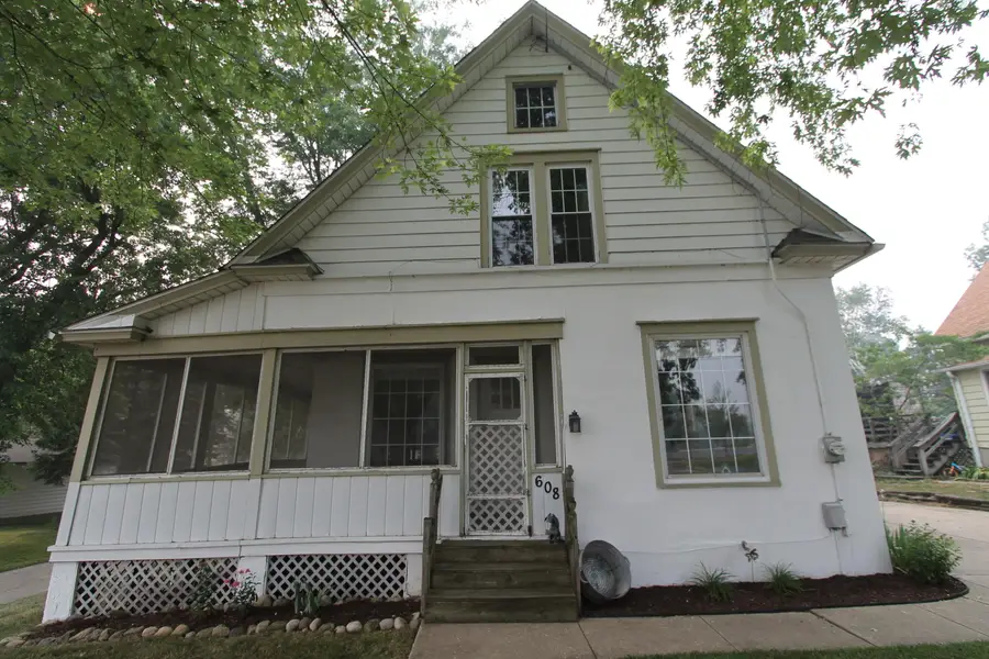 608 S Browns Lake Dr, Burlington, WI 53105 - #2