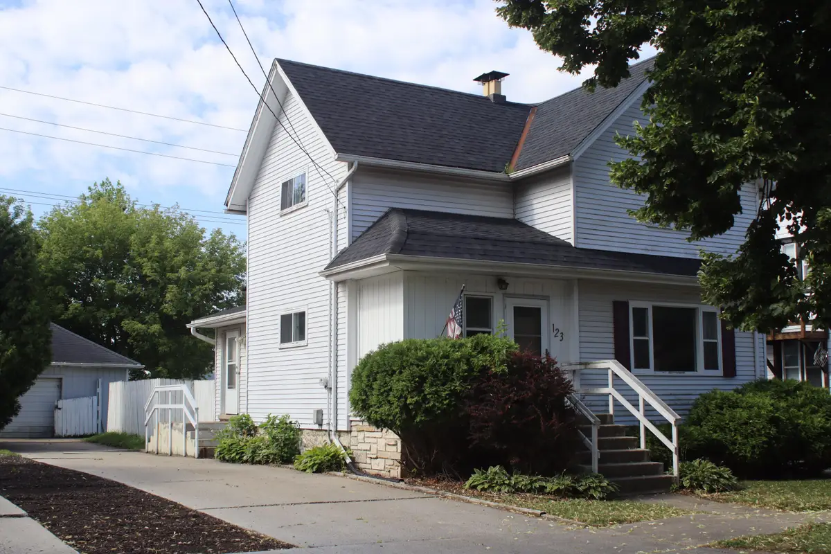 123 Cook St, Waukesha, WI 53186 - #1
