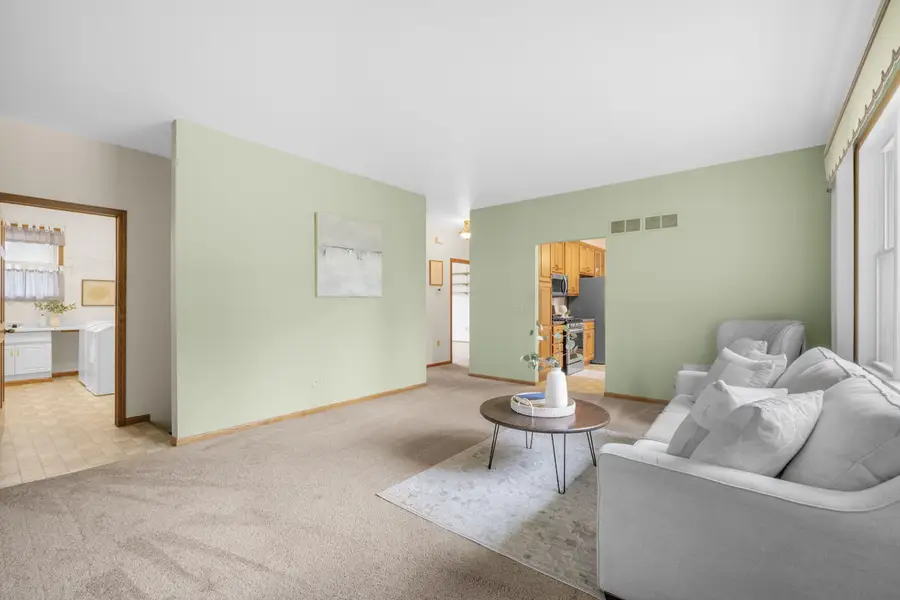 824 Columbia Ave, South Milwaukee, WI 53172 - #3