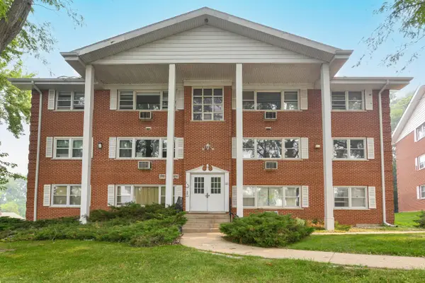 245 Country Club Dr, Lake Geneva, WI 53147