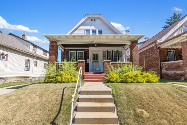 2200 W Lincoln Ave, Milwaukee, WI 53215