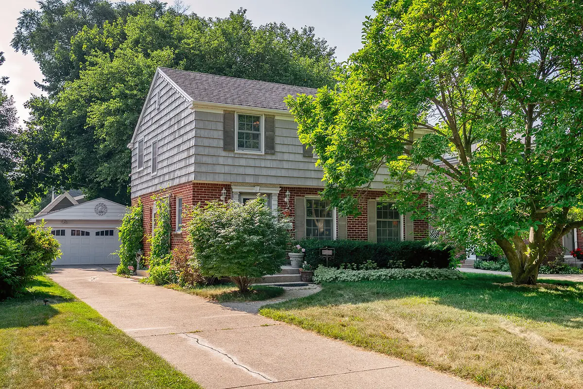 6041 N Santa Monica Blvd, Whitefish Bay, WI 53217 - #1