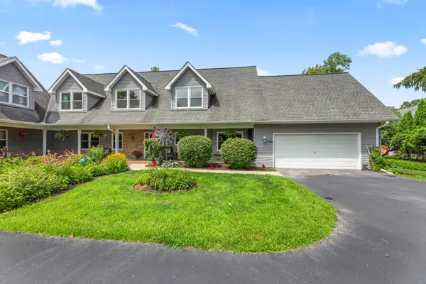 1722 Journeys Dr, Delafield, WI 53029