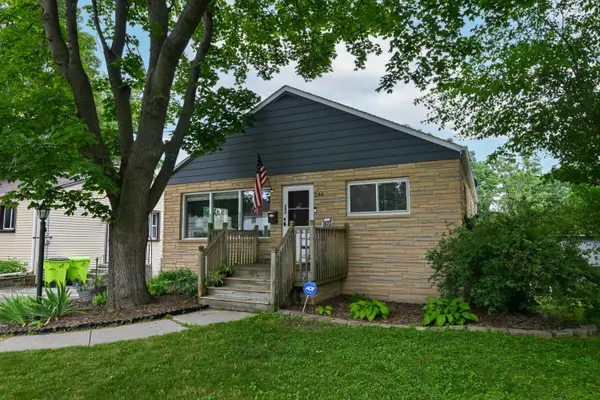 246 North Ave, Hartland, WI 53029