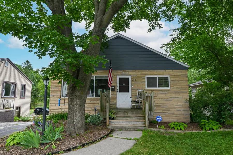 246 North Ave, Hartland, WI 53029 - #2