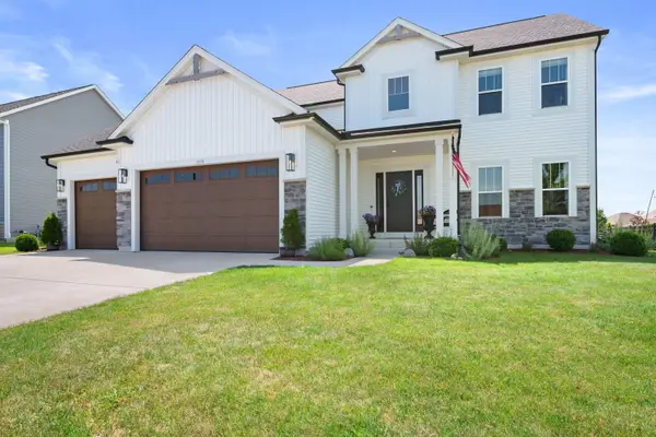 1513 Whalen Dr, Oconomowoc, WI 53066