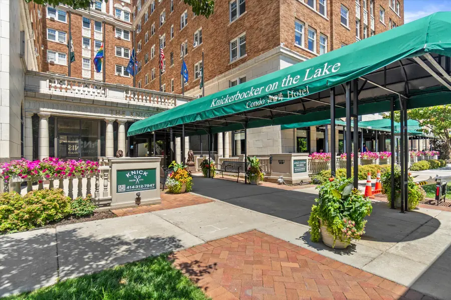 1028 E Juneau Ave, Milwaukee, WI 53202 - #2