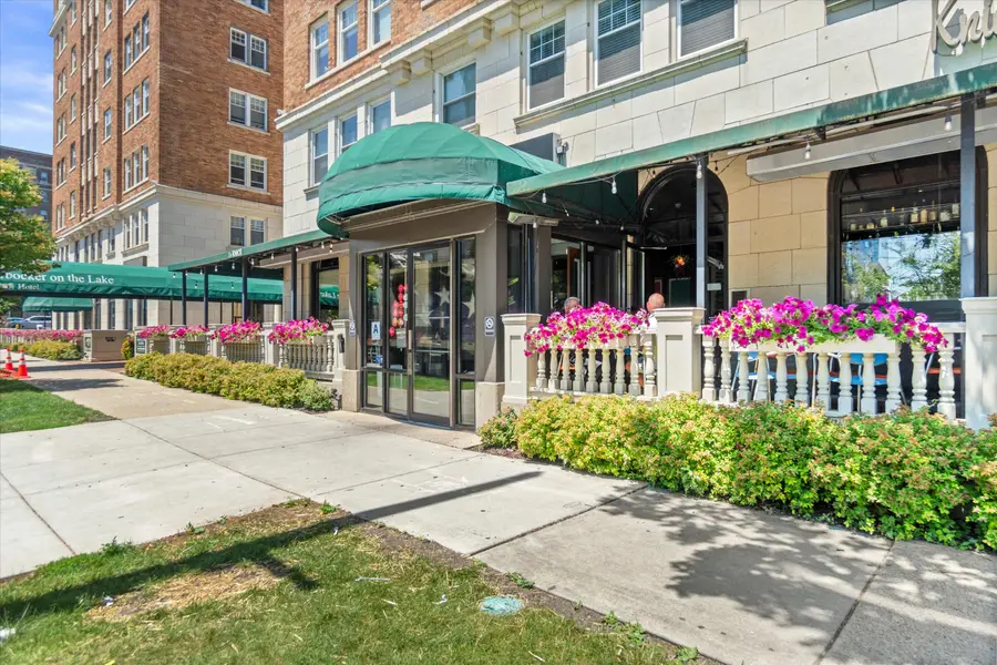 1028 E Juneau Ave, Milwaukee, WI 53202 - #3