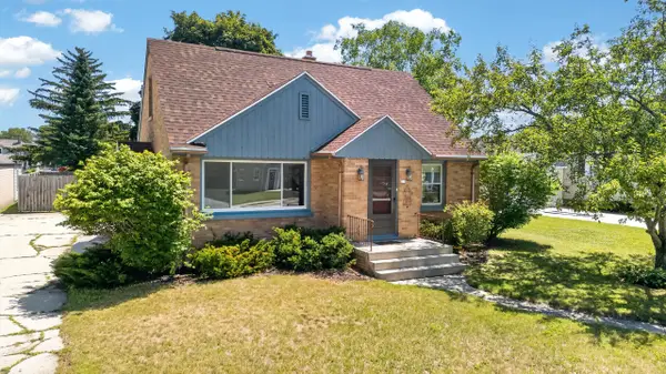 215 N 11th St, Oostburg, WI 53070