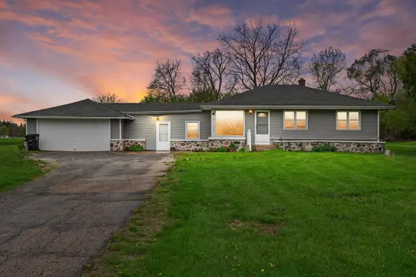 W126N7009 Highland Dr, Menomonee Falls, WI 53051