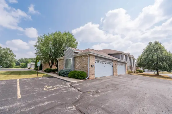 9131 S Aspen Dr, Oak Creek, WI 53154