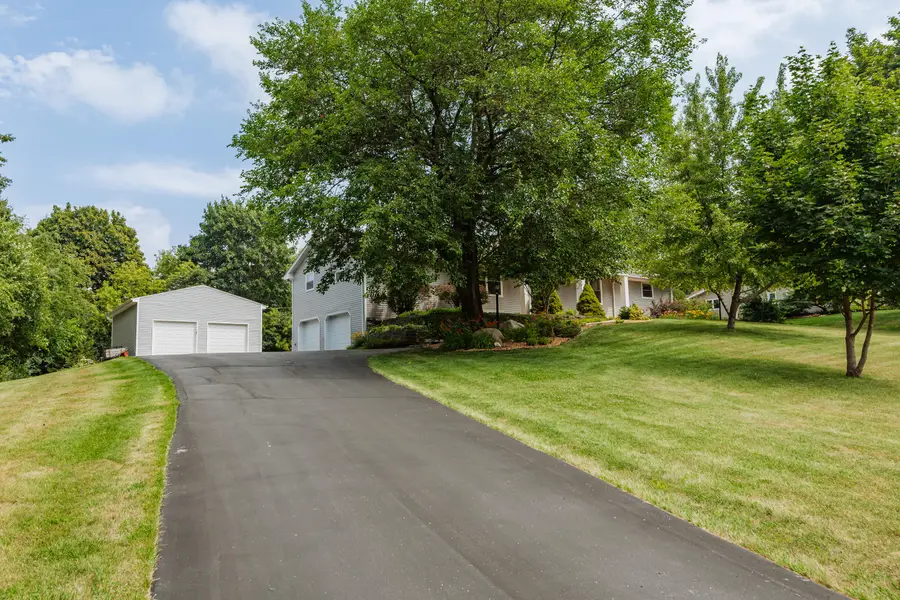 W227S2416 Morningside Cir, Waukesha, WI 53186 - #2