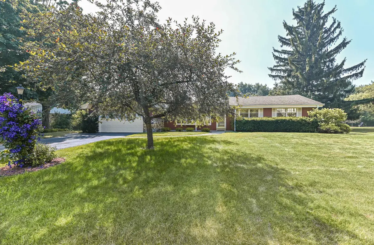 18571 W Hillcrest Dr, New Berlin, WI 53146 - #1