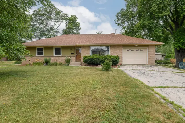 933 Parkview Ln, Mukwonago, WI 53149