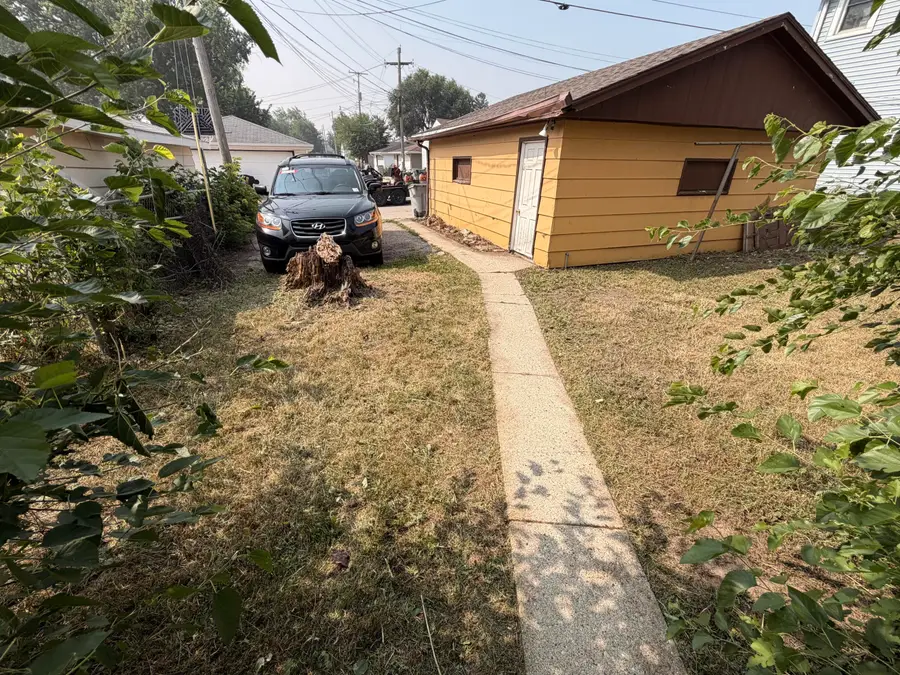 9017 W Hampton Ave, Milwaukee, WI 53225 - #3