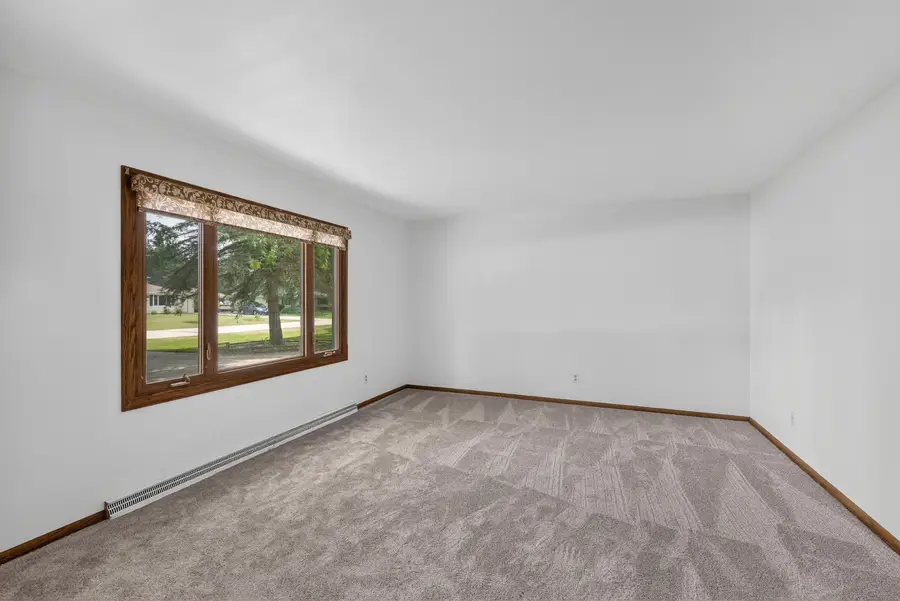 5749 Debbie Ln, West Bend, WI 53095 - #2