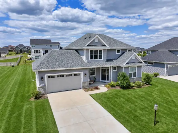 8829 S Shady Leaf Ln, Franklin, WI 53132