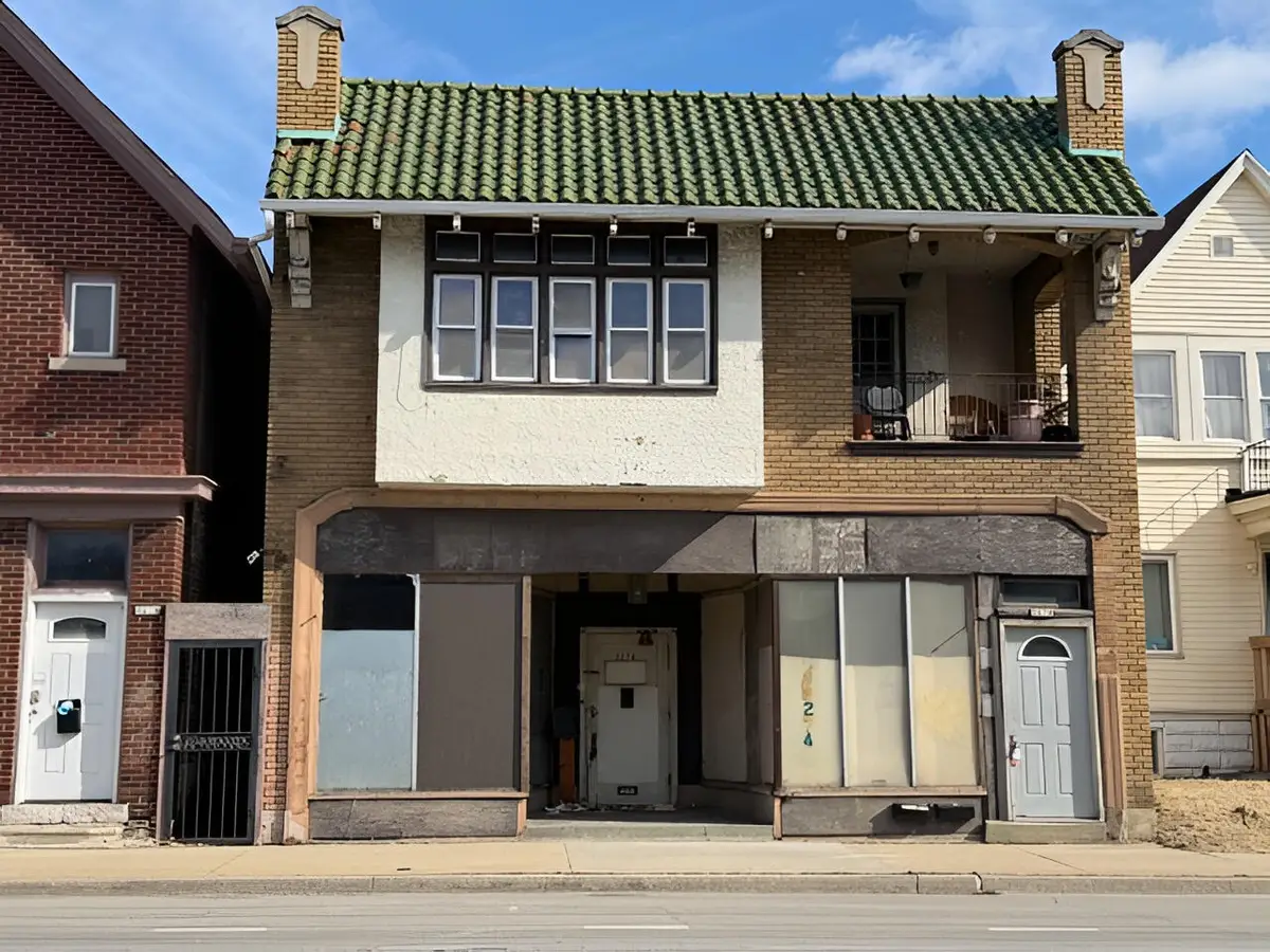 3272 N Holton St, Milwaukee, WI 53212 - #1