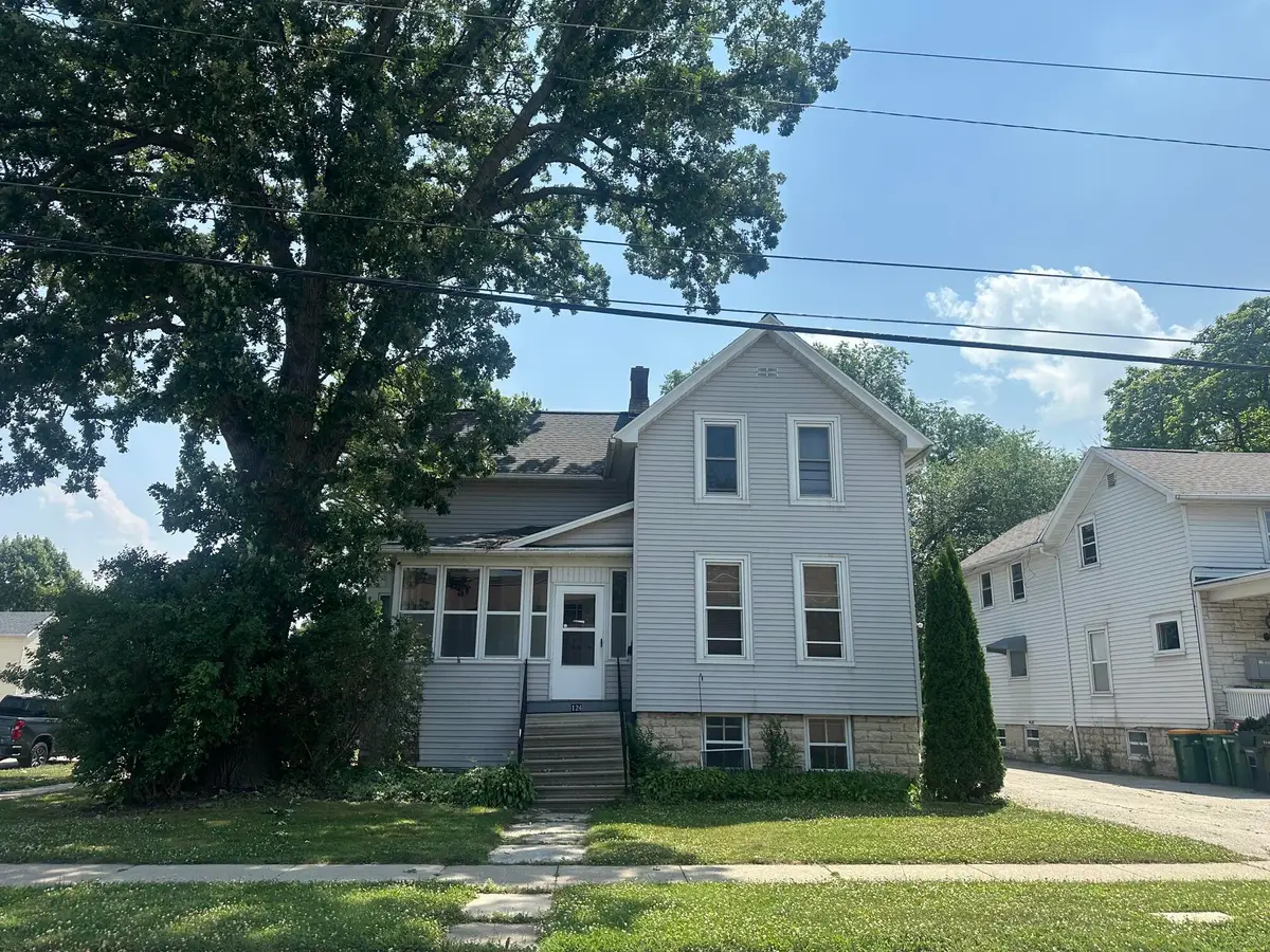 124 E Merrill Ave, Fond Du Lac, WI 54935 - #1