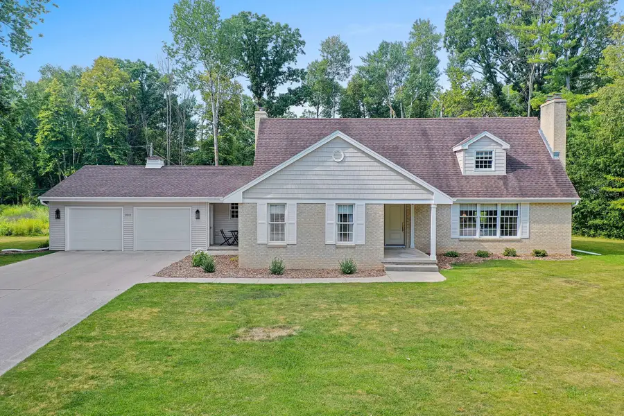 3511 Wildwood Dr, Manitowoc, WI 54220 - #3