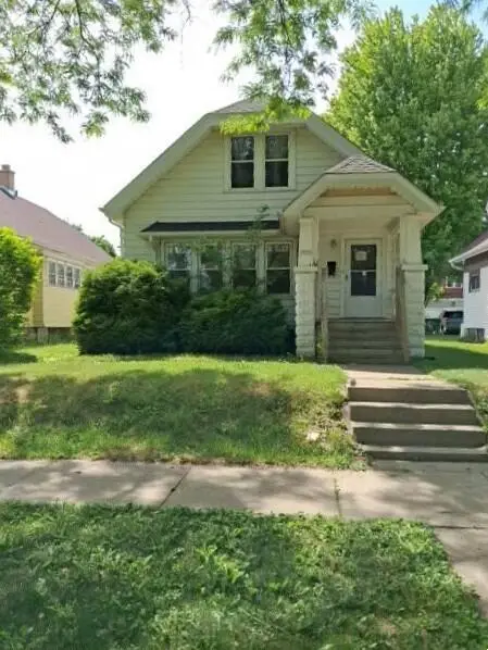 5553 N 32nd St, Milwaukee, WI 53209