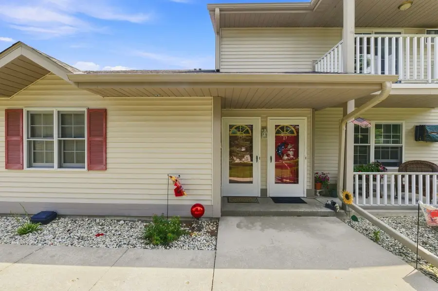 820 Devonshire Ln, West Bend, WI 53090 - #2