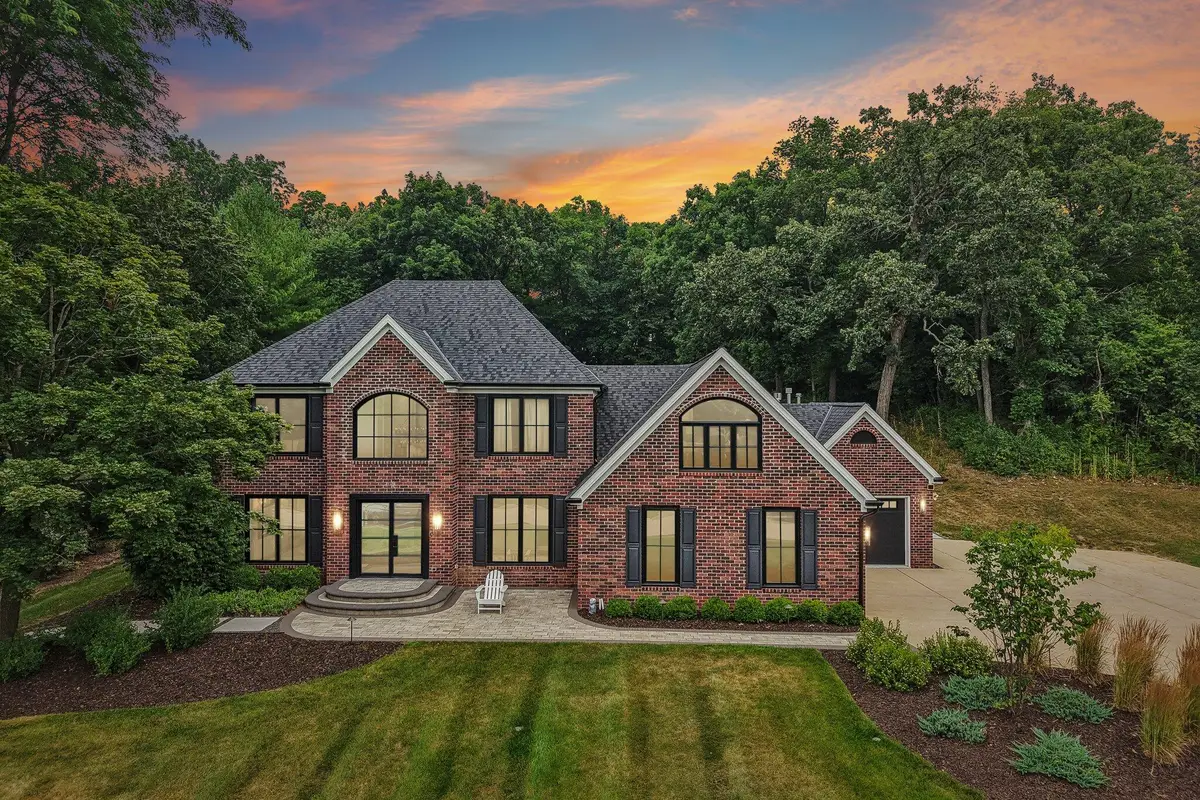 3479 Broken Bow Trl, Delafield, WI 53018 - #1