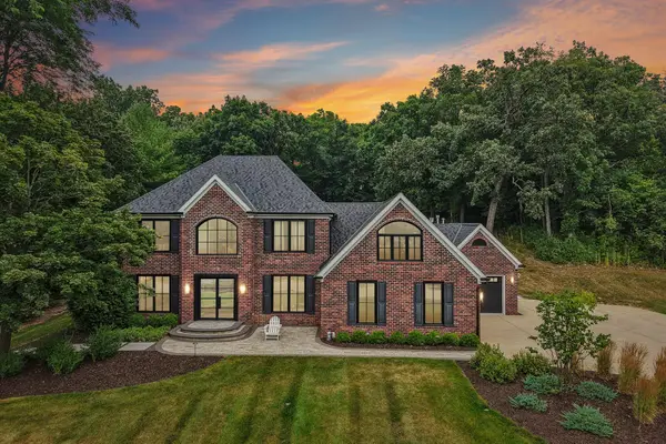 3479 Broken Bow Trl, Delafield, WI 53018