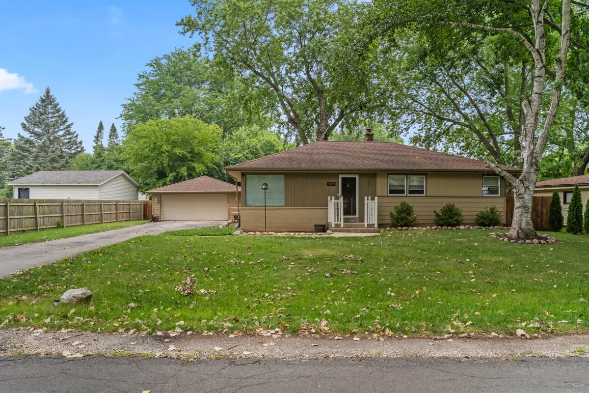 7615 N Delta Pl, Milwaukee, WI 53223 - #1