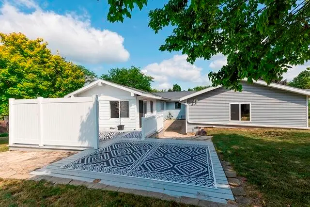 401 Oak Ridge Ct, Fort Atkinson, WI 53538 - #2